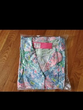 Lilly Pulitzer Large Stargazer NWT Print Button Up PJ Top in Pink, Aqua, Mint